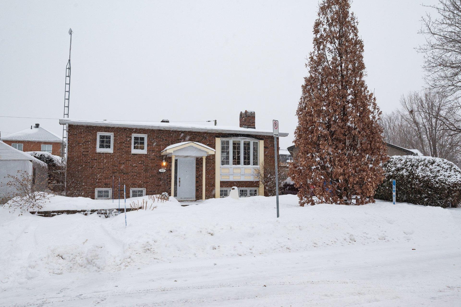 









345


Rue Gravel

,
Sainte-Catherine,




QC
J5C1M3

