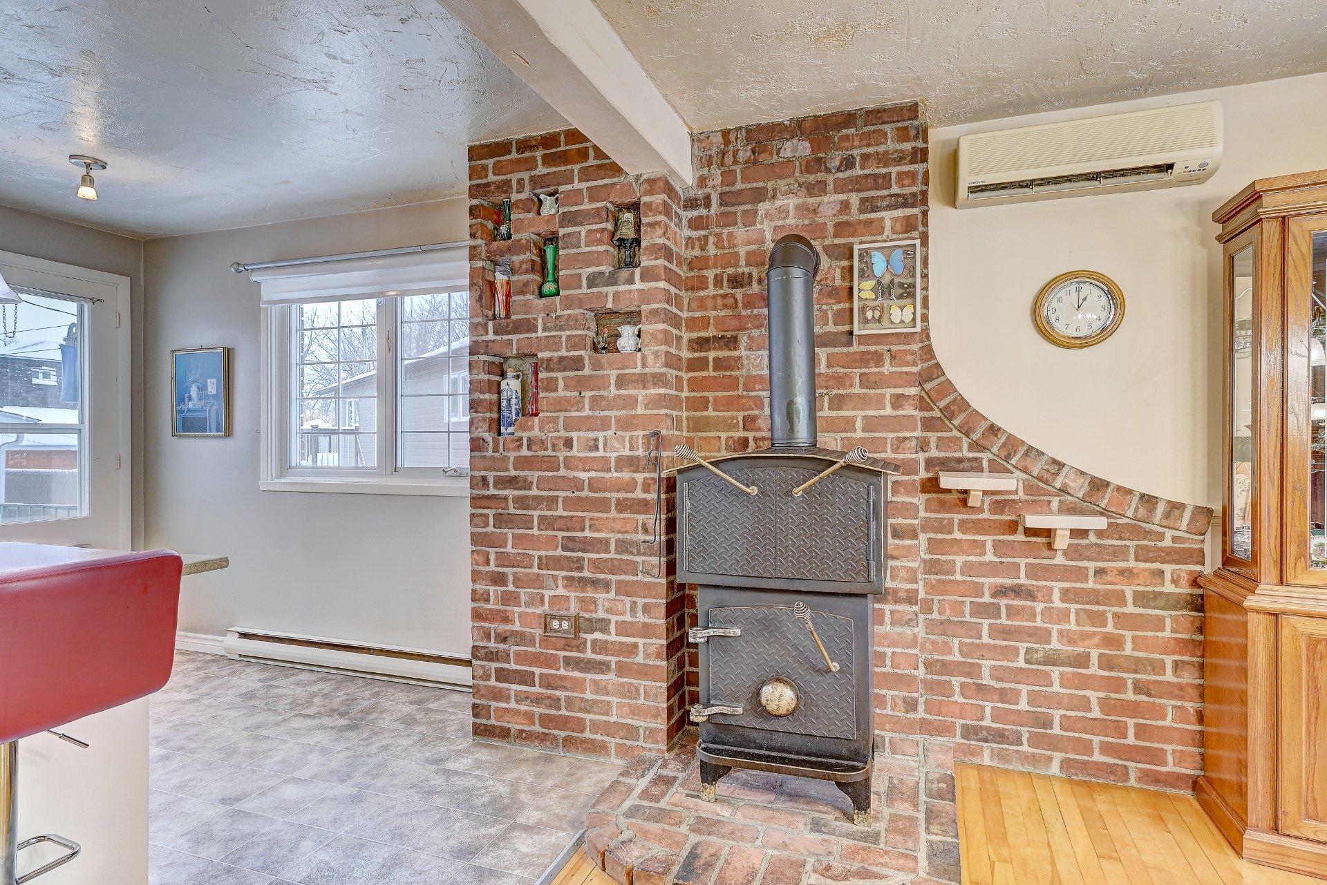 









345


Rue Gravel

,
Sainte-Catherine,




QC
J5C1M3

