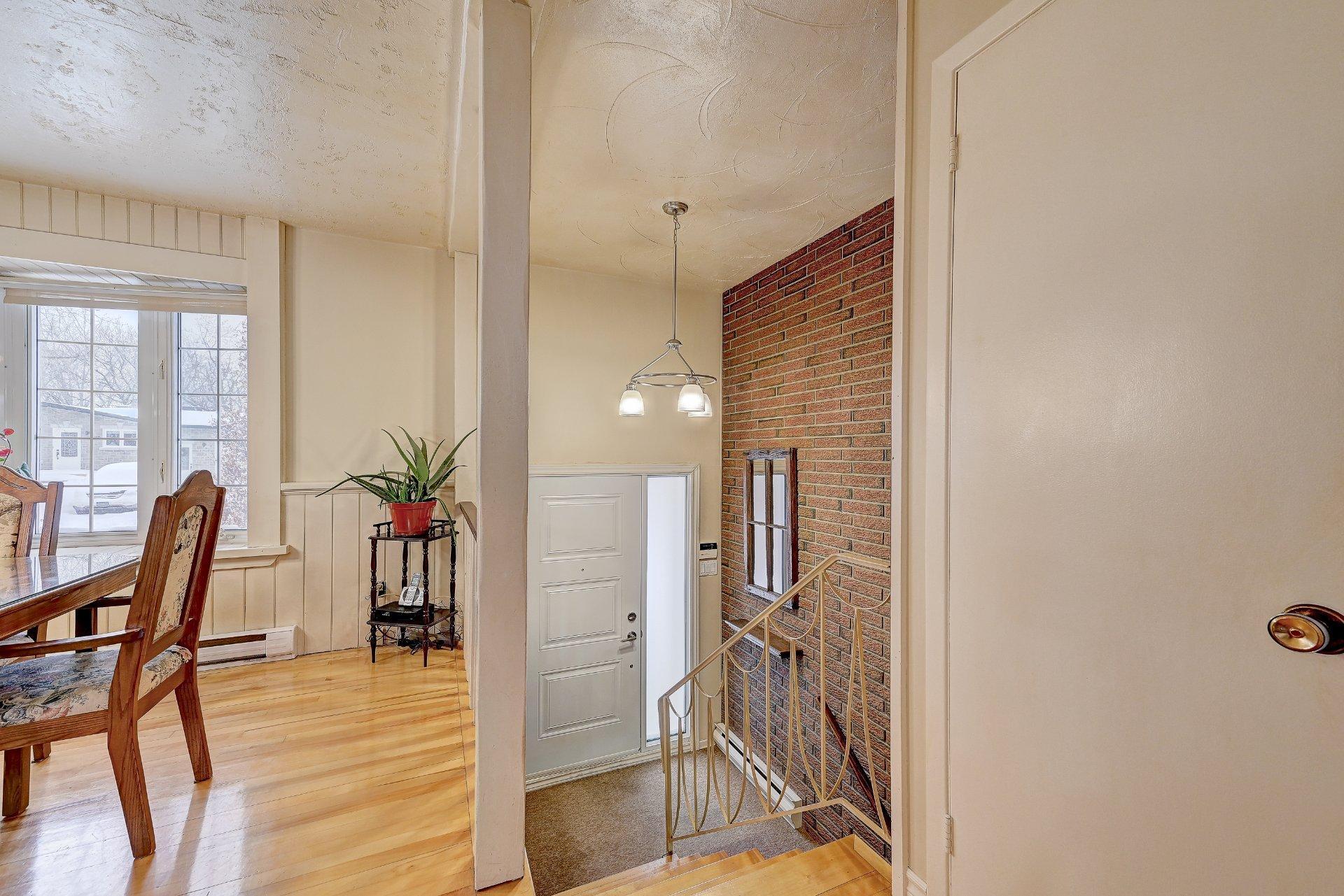 









345


Rue Gravel

,
Sainte-Catherine,




QC
J5C1M3

