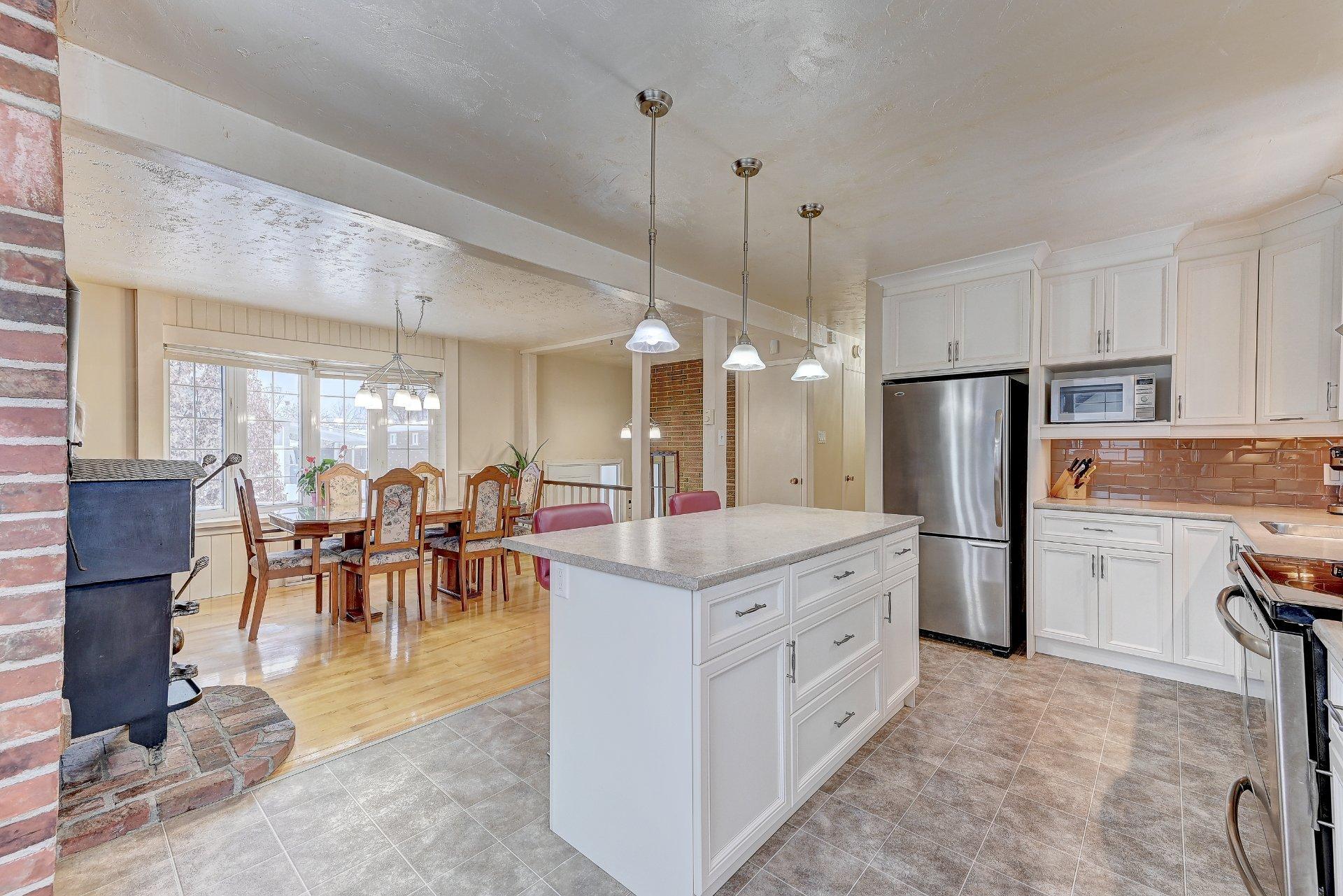









345


Rue Gravel

,
Sainte-Catherine,




QC
J5C1M3

