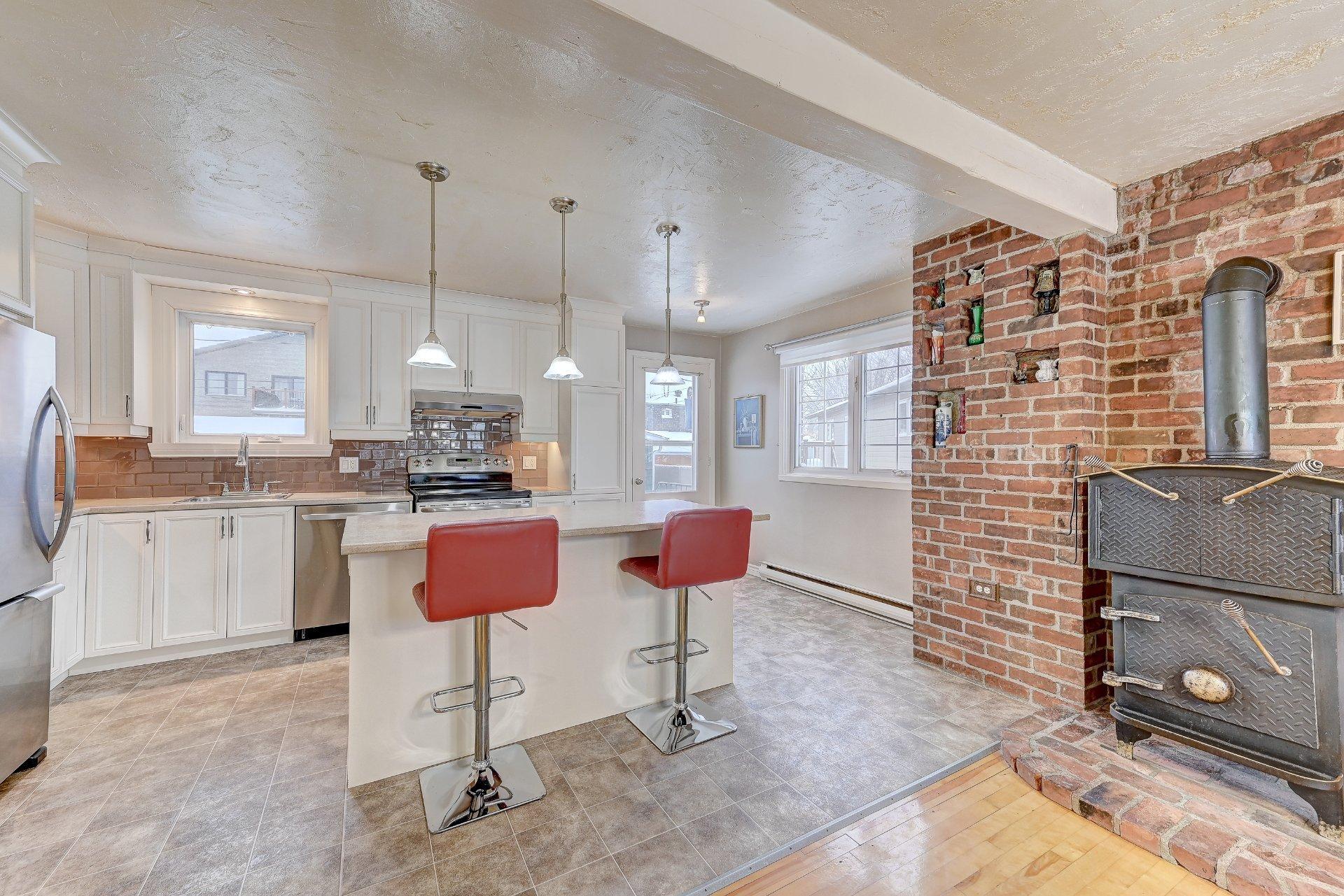 









345


Rue Gravel

,
Sainte-Catherine,




QC
J5C1M3

