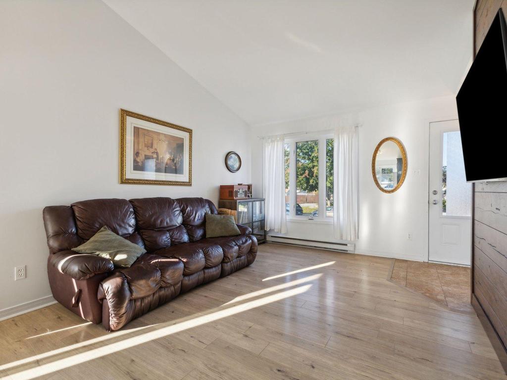 









128


Imp. des Pruches

,
Gatineau (Masson-Angers),




QC
J8M0A6

