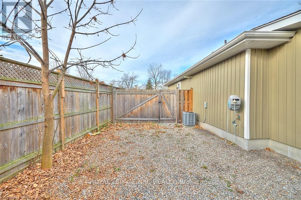 












38 LINCOLN ROAD E

,
Fort Erie (Crystal Beach),




Ontario
L0S1B0

