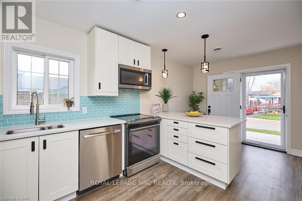 












38 LINCOLN ROAD E

,
Fort Erie (Crystal Beach),




Ontario
L0S1B0

