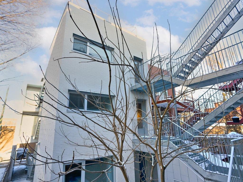 









5283

 - 5287


Rue Berri

,
Montréal (Le Plateau-Mont-Royal),




QC
H2J2S7

