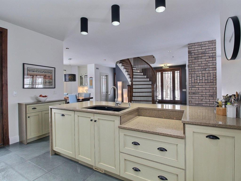 









82


Rue Meunier

,
Eastman,




QC
J0E1P0

