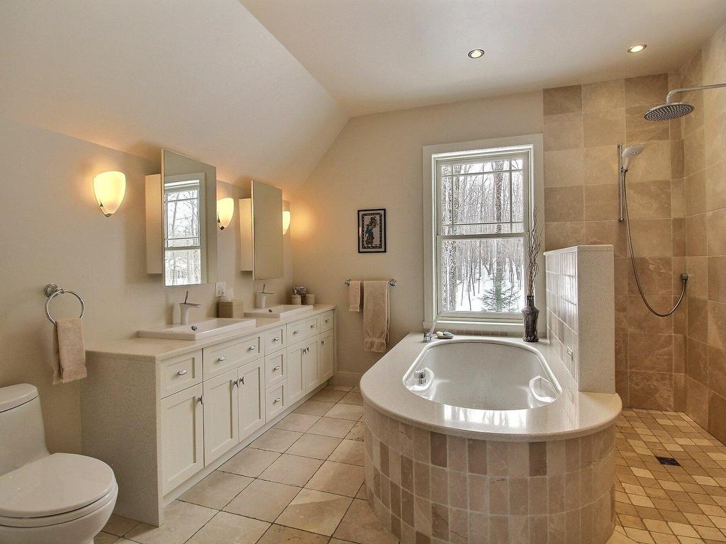 









82


Rue Meunier

,
Eastman,




QC
J0E1P0

