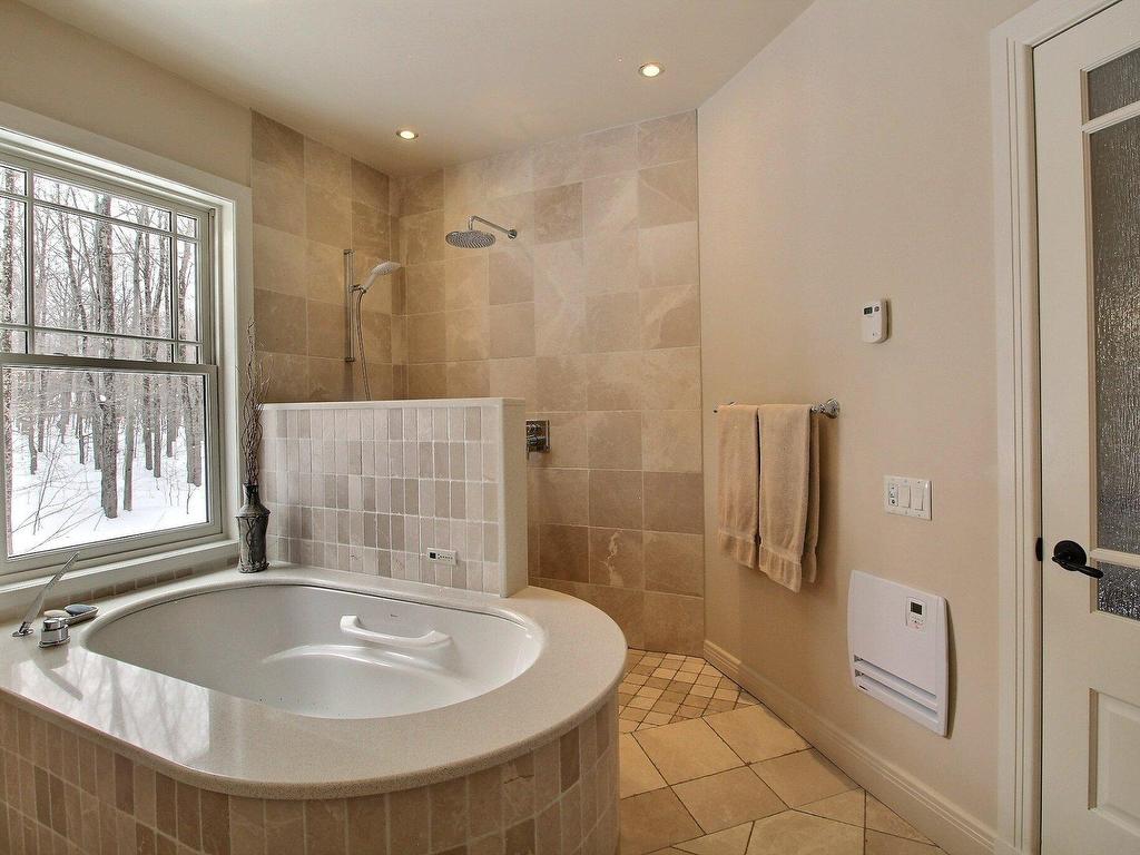 









82


Rue Meunier

,
Eastman,




QC
J0E1P0

