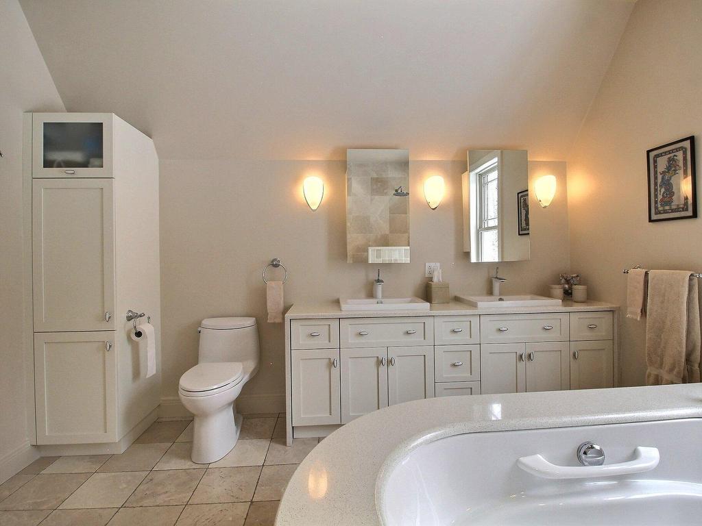 









82


Rue Meunier

,
Eastman,




QC
J0E1P0

