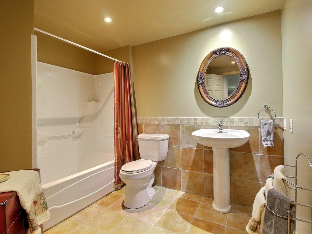 









82


Rue Meunier

,
Eastman,




QC
J0E1P0

