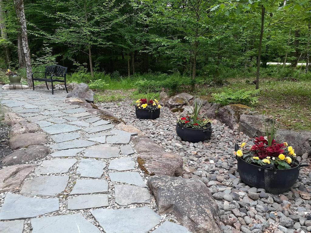 









82


Rue Meunier

,
Eastman,




QC
J0E1P0

