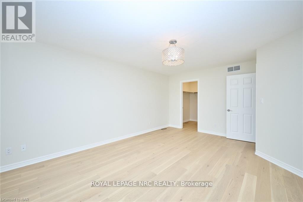 












76 LORETTA DRIVE

,
Niagara-on-the-Lake (Virgil),




Ontario
L0S1T0

