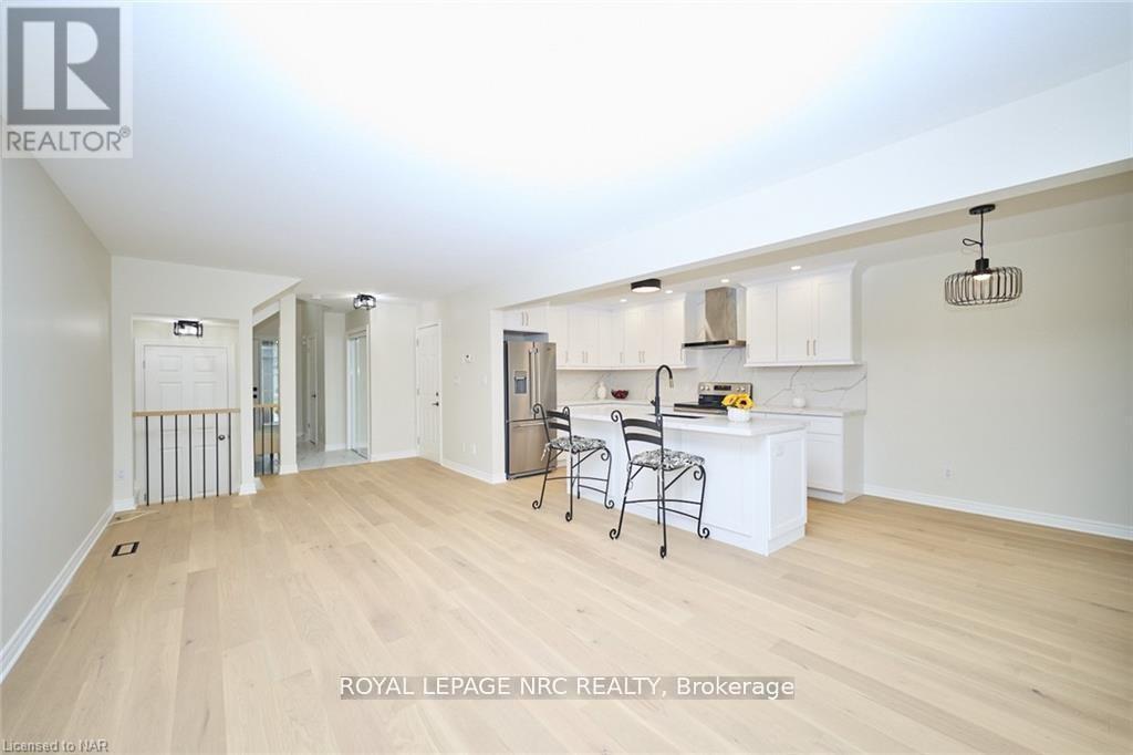 












76 LORETTA DRIVE

,
Niagara-on-the-Lake (Virgil),




Ontario
L0S1T0

