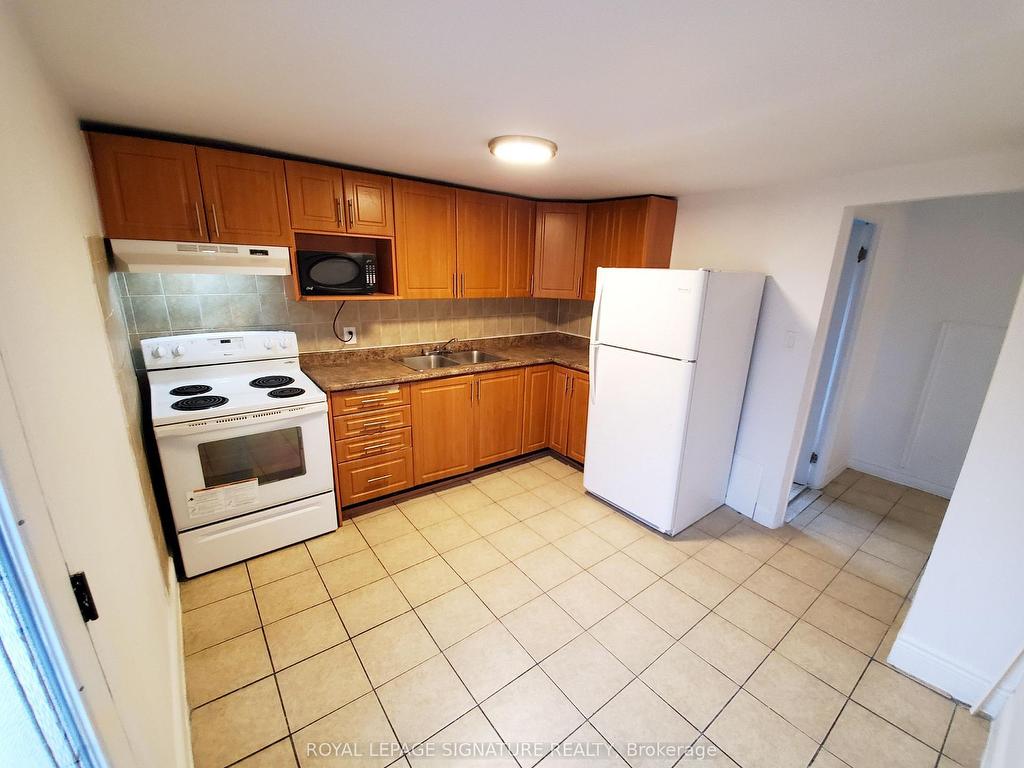 









418


Margueretta

Street,
Toronto,




ON
M6H 3S5

