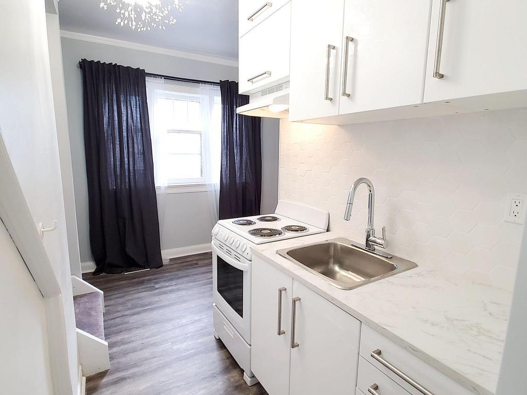 









418


Margueretta

Street,
Toronto,




ON
M6H 3S5


