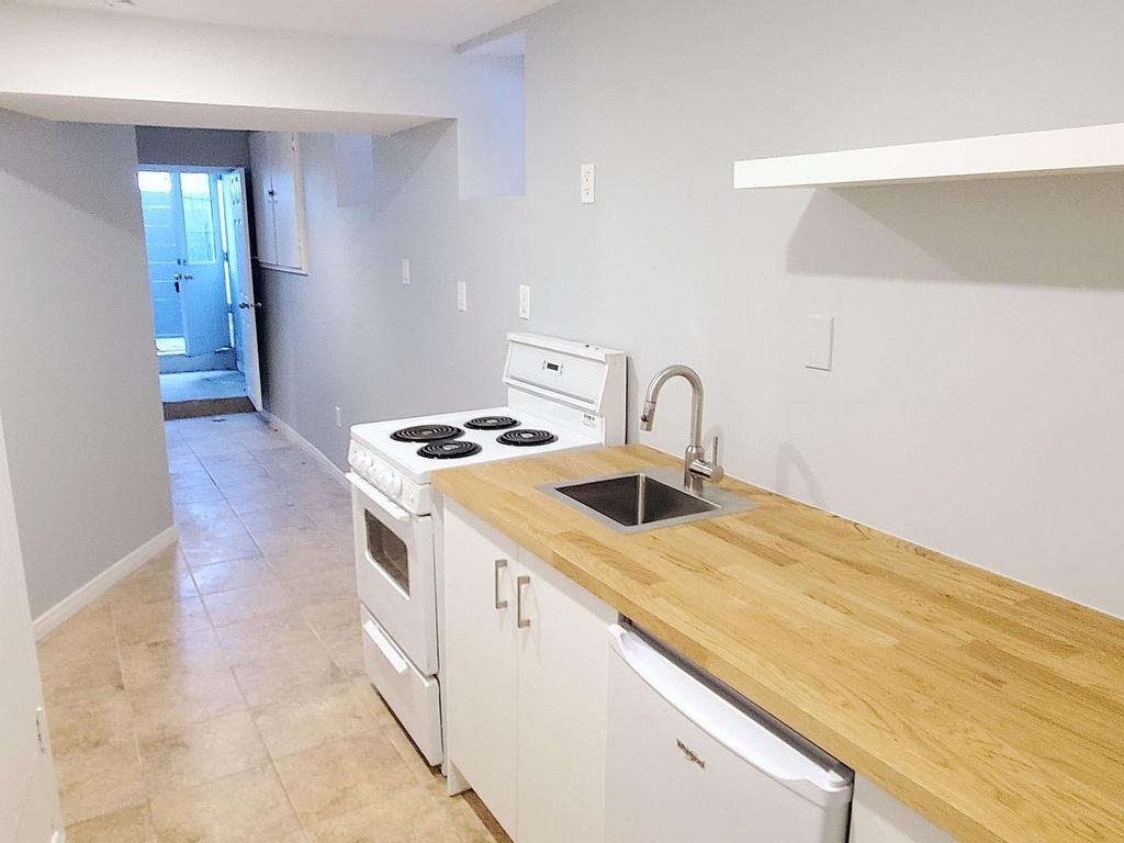









418


Margueretta

Street,
Toronto,




ON
M6H 3S5


