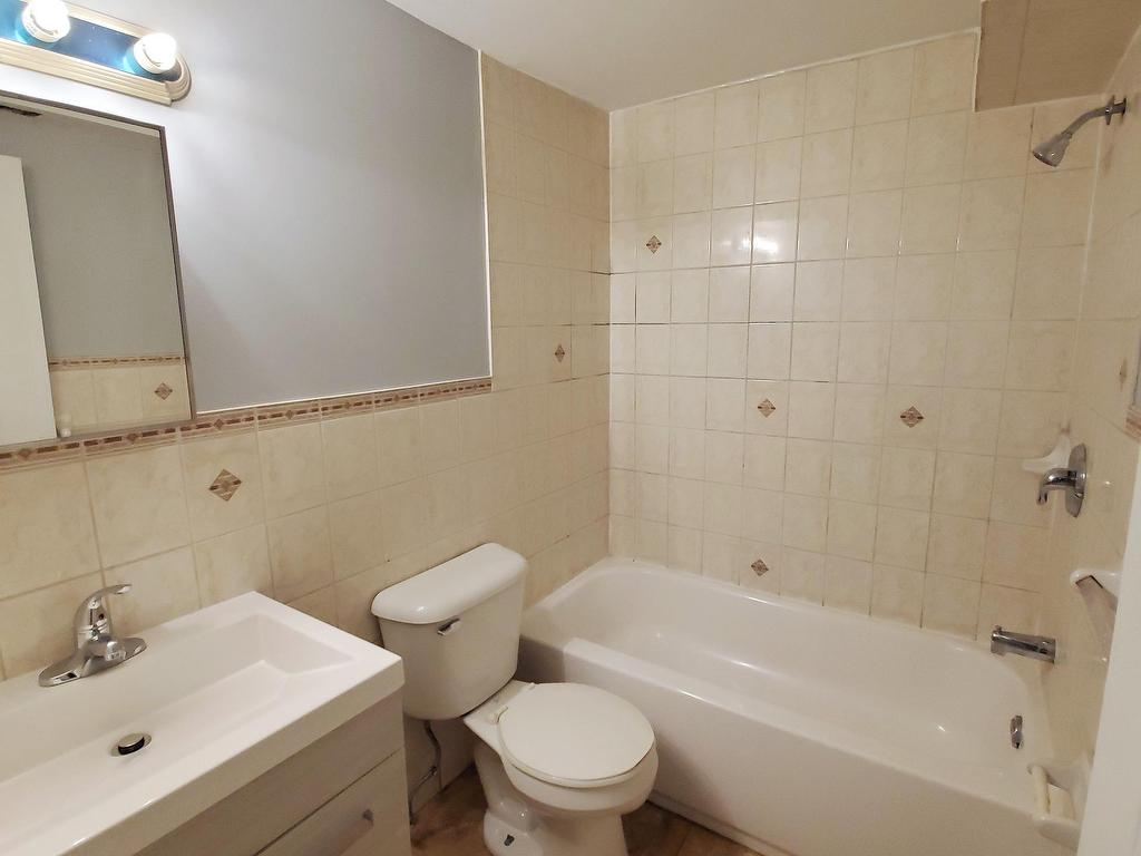 









418


Margueretta

Street,
Toronto,




ON
M6H 3S5

