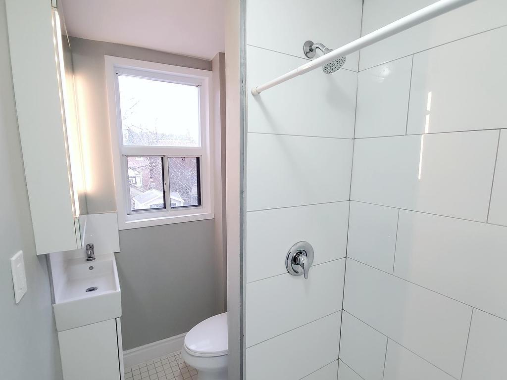 









418


Margueretta

Street,
Toronto,




ON
M6H 3S5

