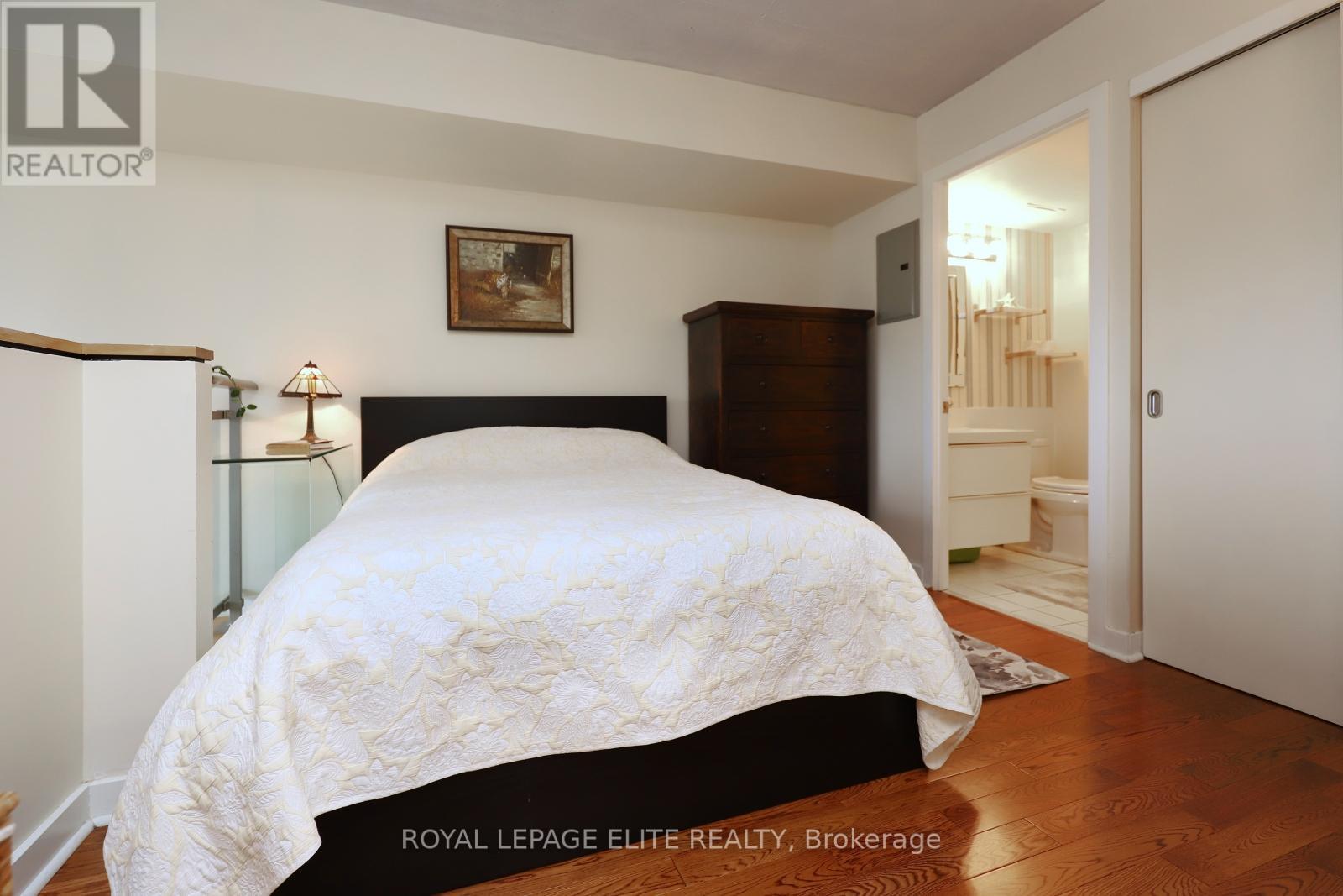 












220 - 255 RICHMOND STREET E

,
Toronto,




Ontario
M5A4T7

