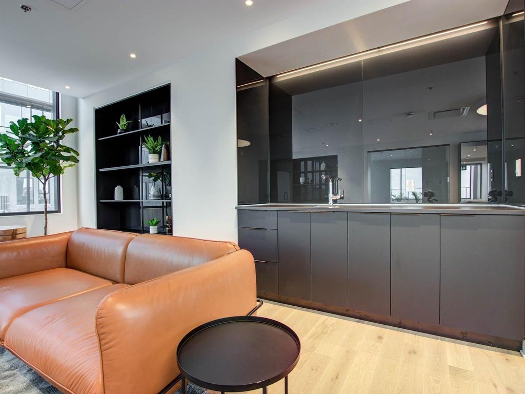 









2320


Rue Tupper

, 2903,
Montréal (Ville-Marie),




QC
H3H0B8

