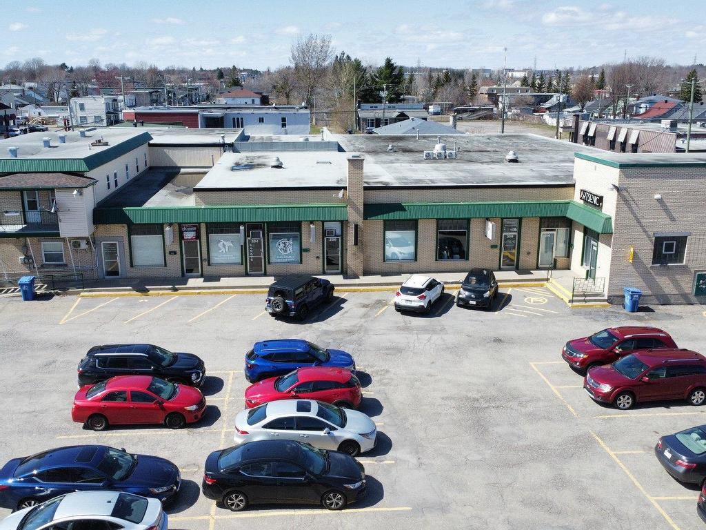









162

 - 166


Rue St-Laurent

,
Trois-Rivières,




QC
G8T6G3

