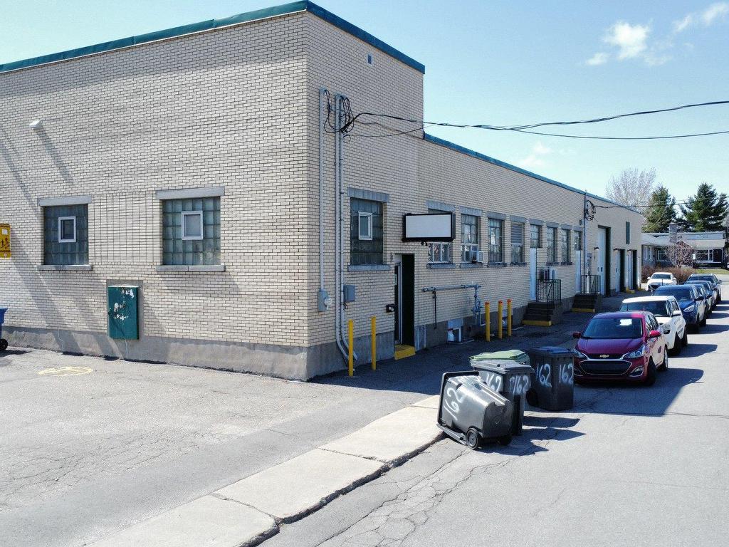 









162

 - 166


Rue St-Laurent

,
Trois-Rivières,




QC
G8T6G3

