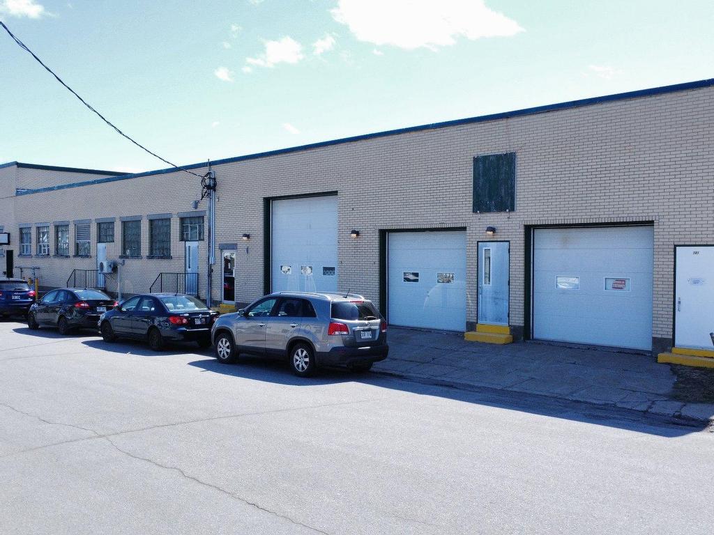 









162

 - 166


Rue St-Laurent

,
Trois-Rivières,




QC
G8T6G3


