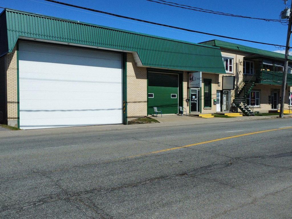 









162

 - 166


Rue St-Laurent

,
Trois-Rivières,




QC
G8T6G3

