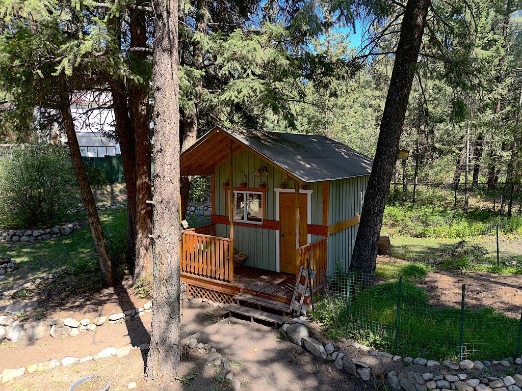 









810


Firwood

Road,
Kelowna,




BC
V1Z 3V5

