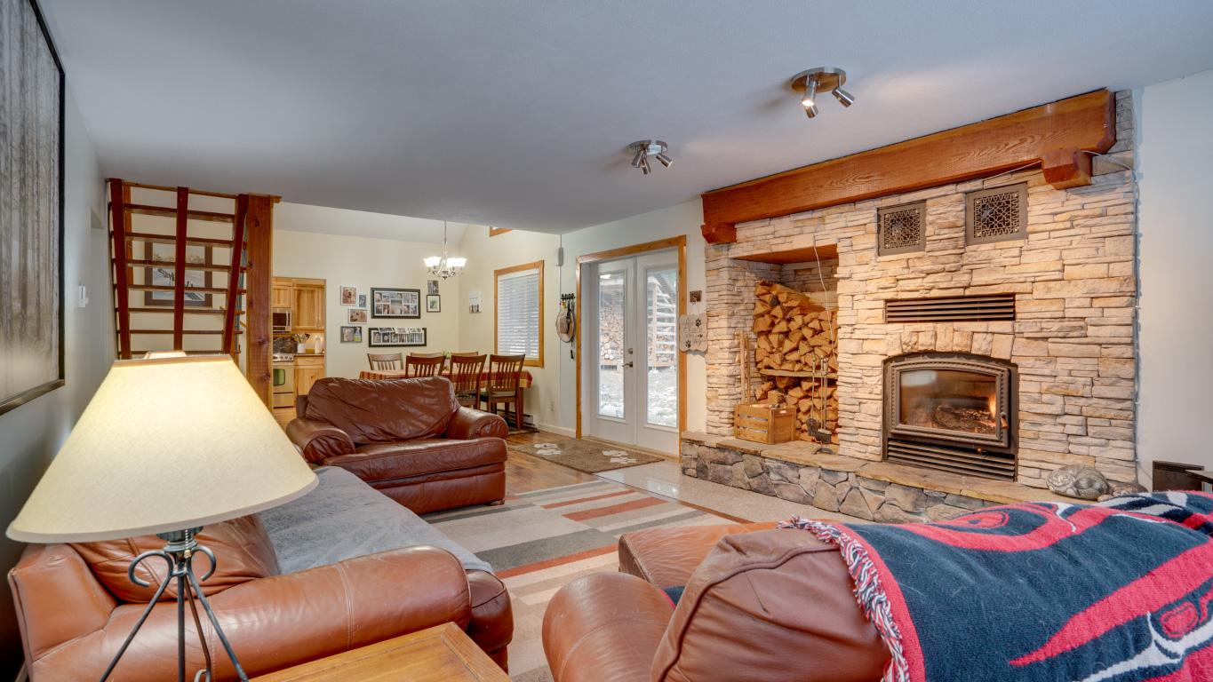 









810


Firwood

Road,
Kelowna,




BC
V1Z 3V5

