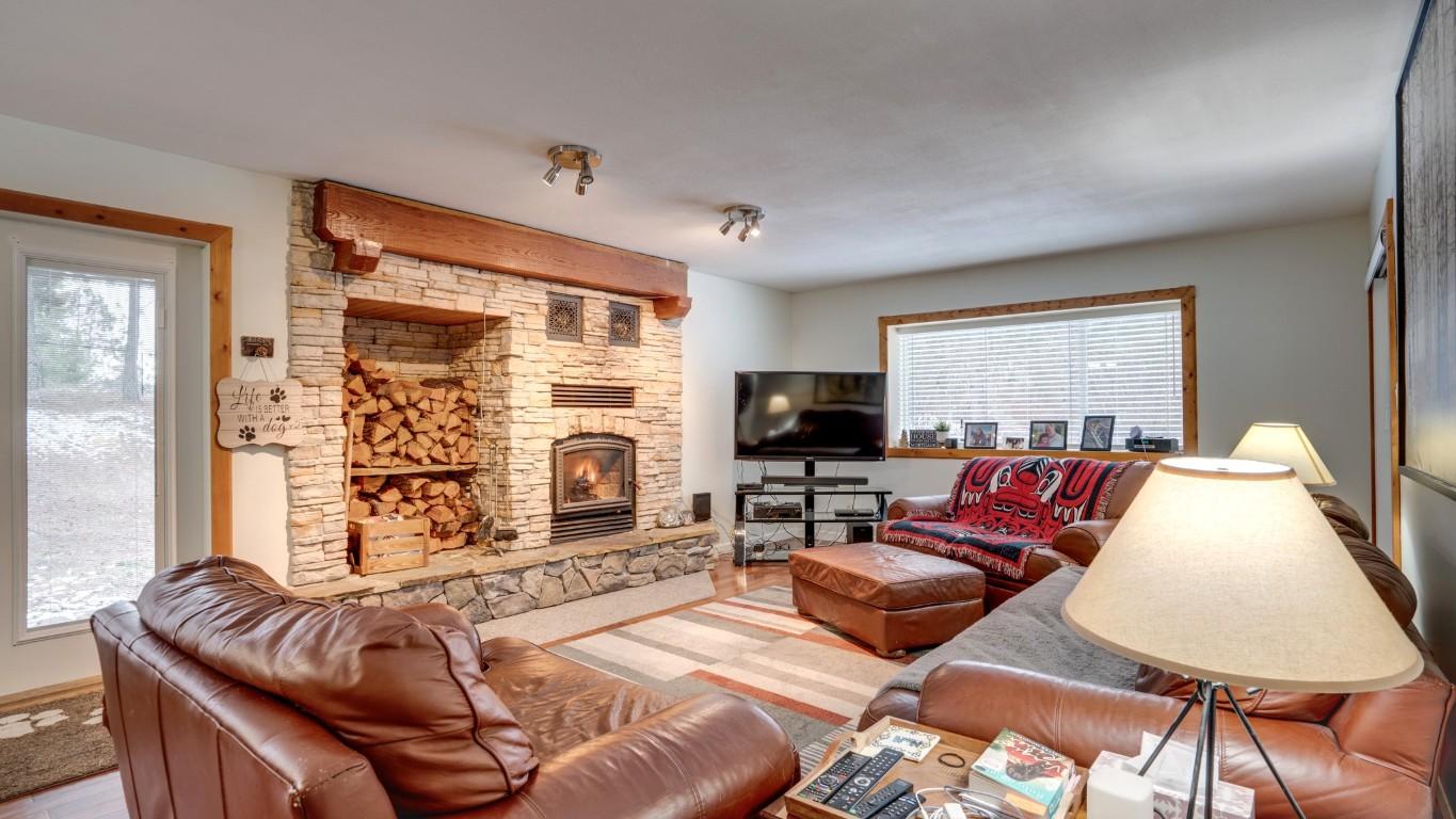 









810


Firwood

Road,
Kelowna,




BC
V1Z 3V5

