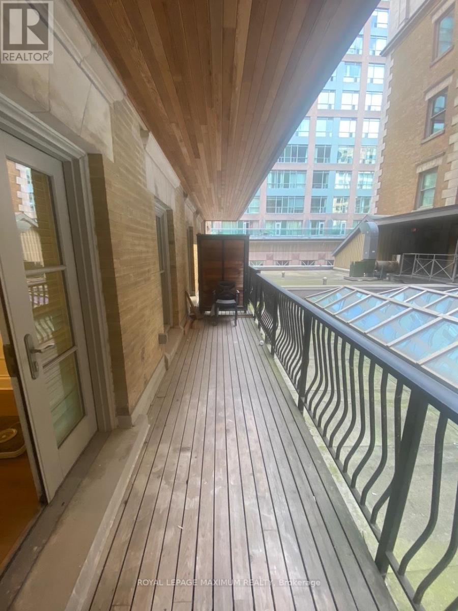












326 - 22 LEADER LANE

,
Toronto,




Ontario
M5E0B2

