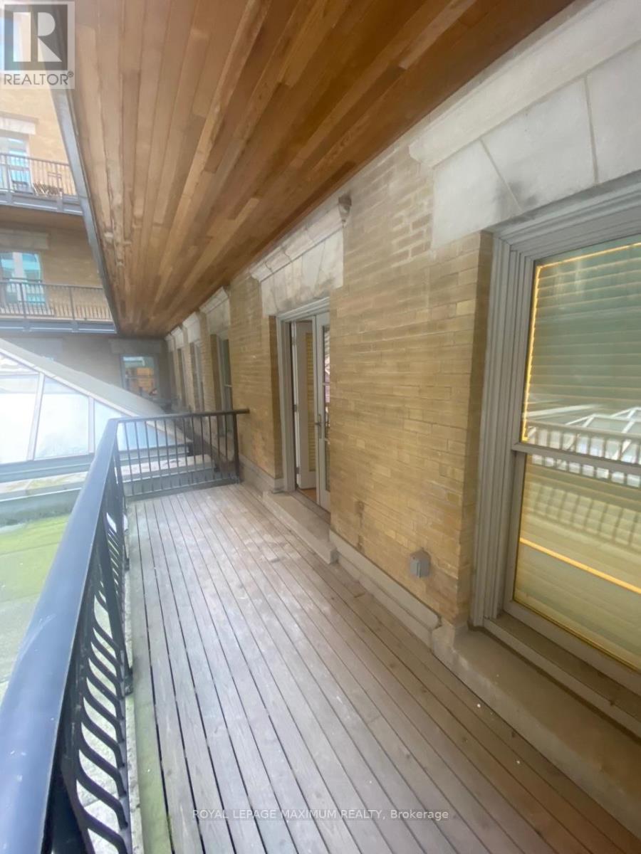 












326 - 22 LEADER LANE

,
Toronto,




Ontario
M5E0B2

