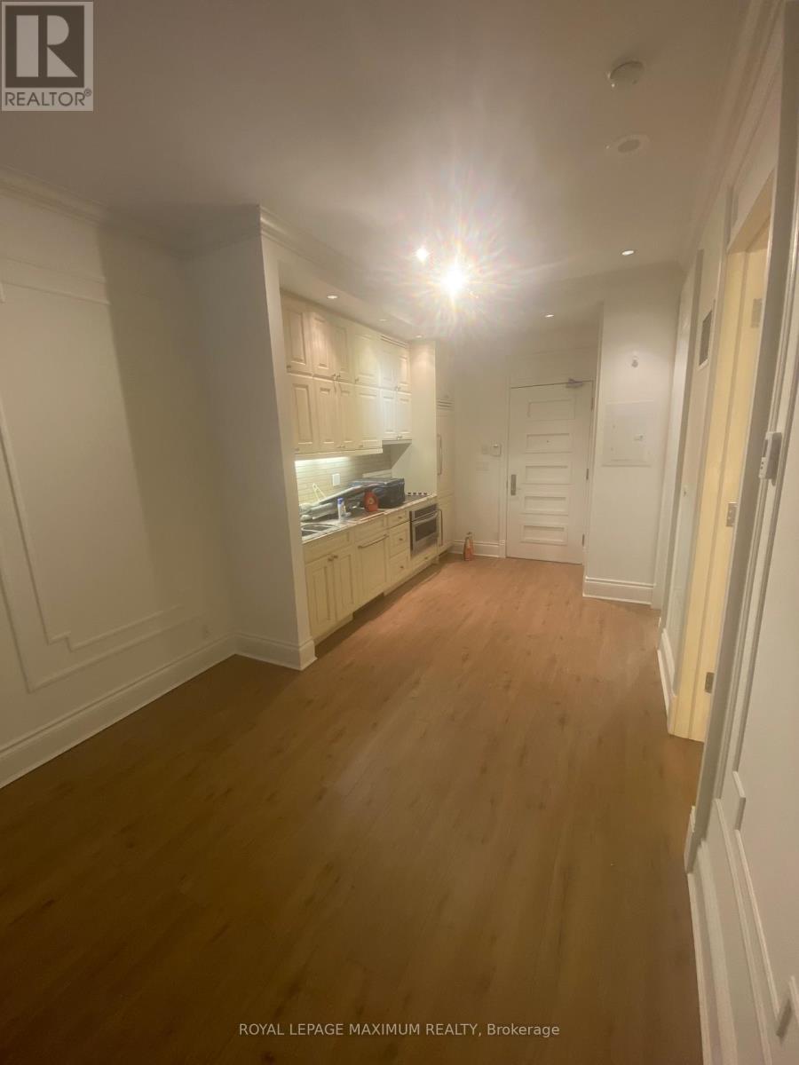 












326 - 22 LEADER LANE

,
Toronto,




Ontario
M5E0B2


