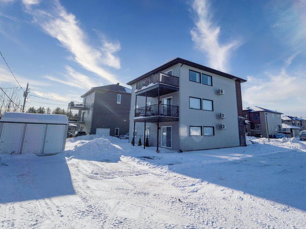 









13615

 - 13619


Rue du Médoc

,
Mirabel,




QC
J7N0W3

