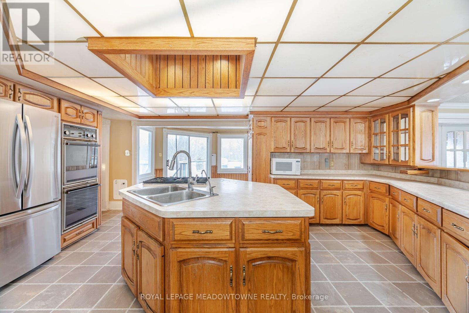 












11255 REGIONAL ROAD 25 ROAD

,
Halton Hills,




Ontario
L7J2M1

