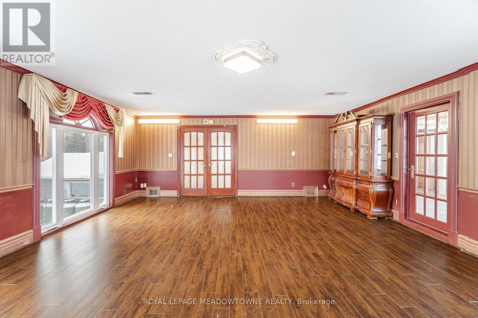 












11255 REGIONAL ROAD 25 ROAD

,
Halton Hills,




Ontario
L7J2M1

