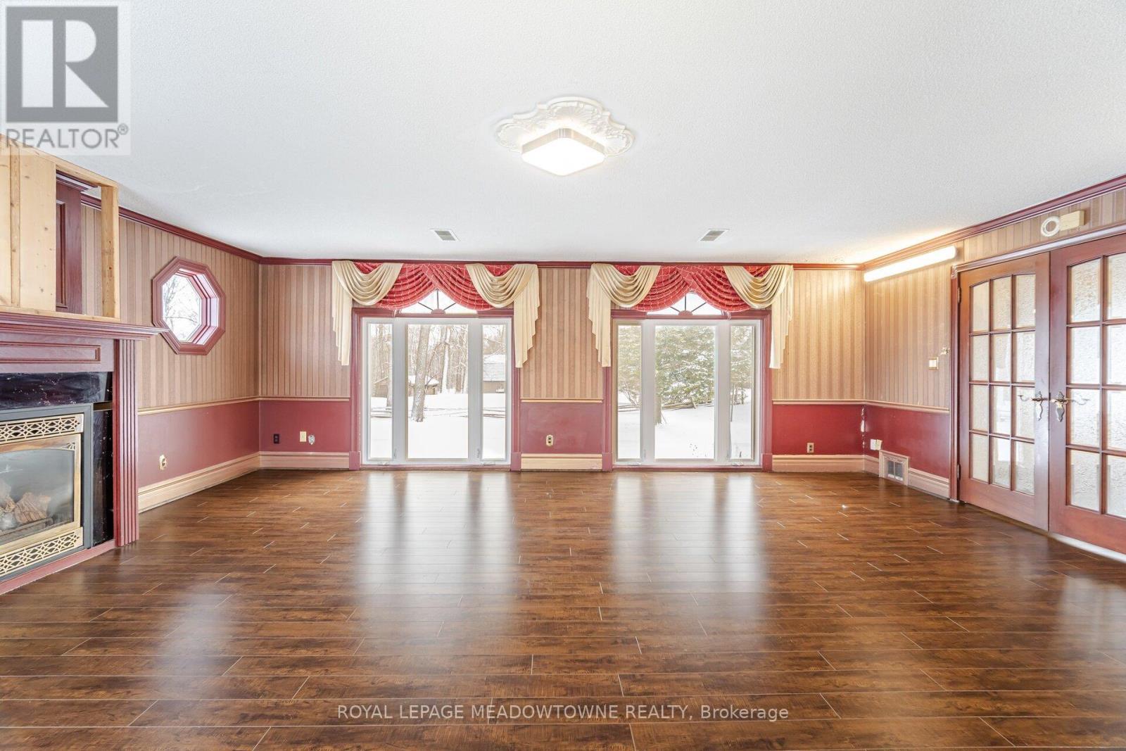 












11255 REGIONAL ROAD 25 ROAD

,
Halton Hills,




Ontario
L7J2M1

