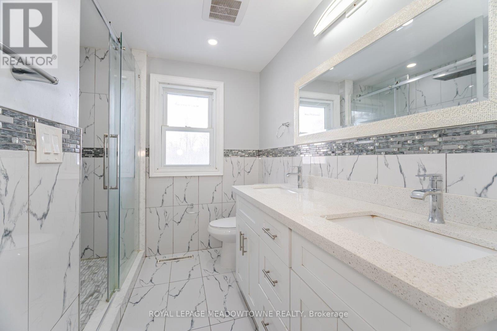 












11255 REGIONAL ROAD 25 ROAD

,
Halton Hills,




Ontario
L7J2M1

