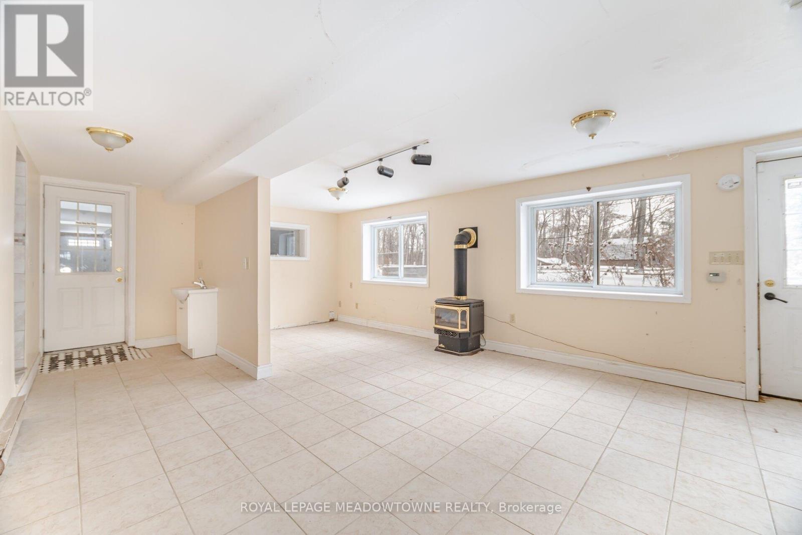 












11255 REGIONAL ROAD 25 ROAD

,
Halton Hills,




Ontario
L7J2M1

