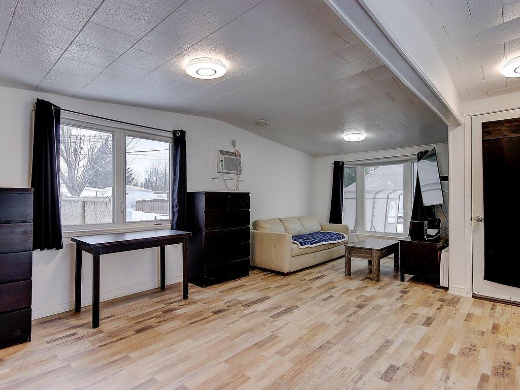 









3950


Boul. Sir-Wilfrid-Laurier

, 128,
Longueuil (Saint-Hubert),




QC
J3Y5Y9

