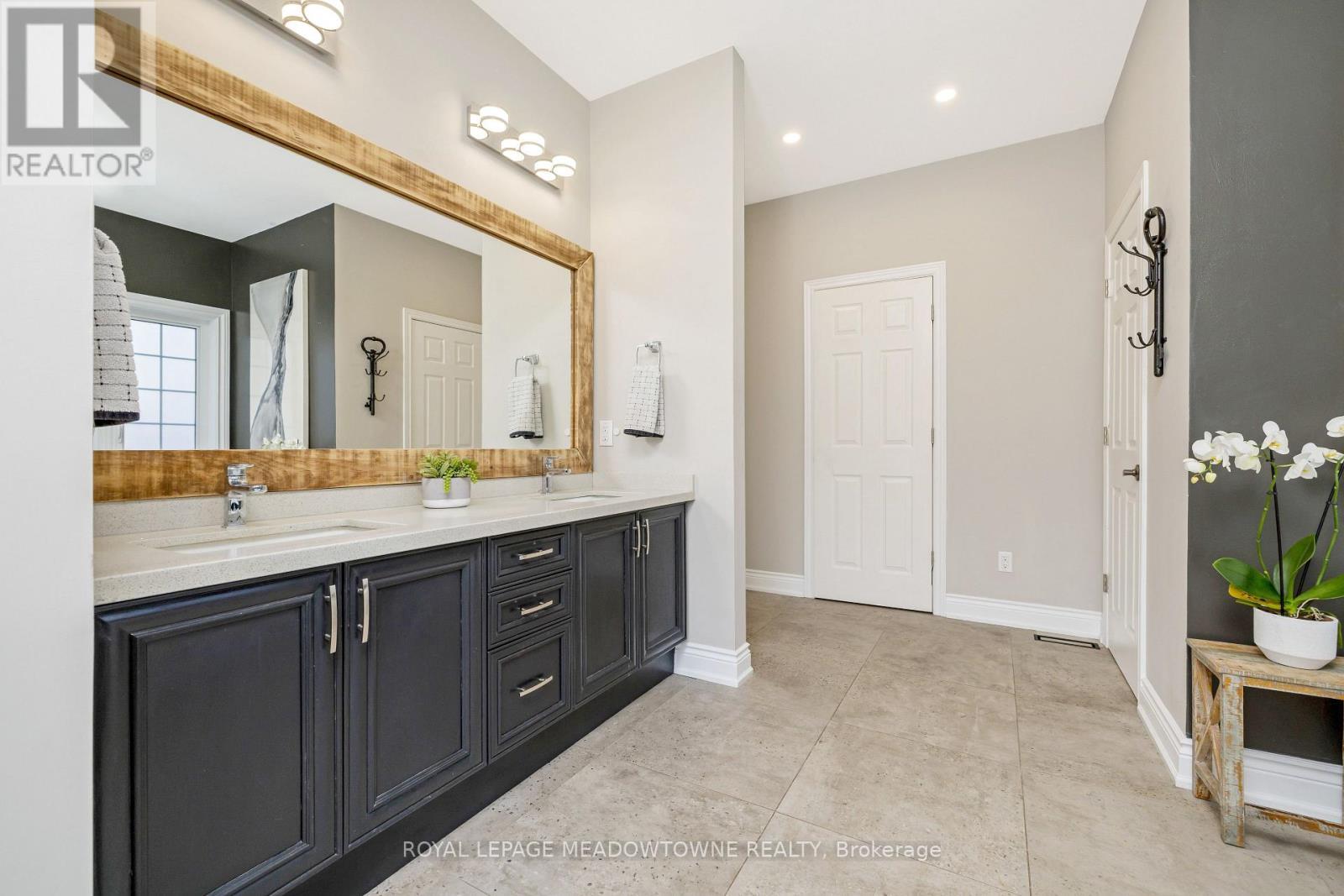 












11490 INGLIS DRIVE

,
Milton,




Ontario
L0P1B0


