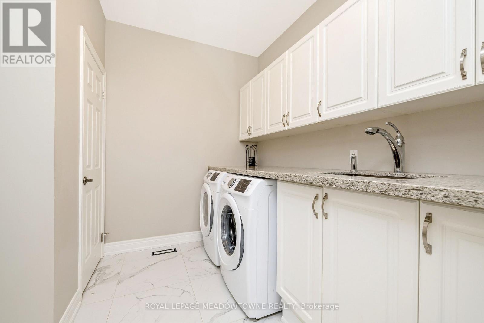 












11490 INGLIS DRIVE

,
Milton,




Ontario
L0P1B0

