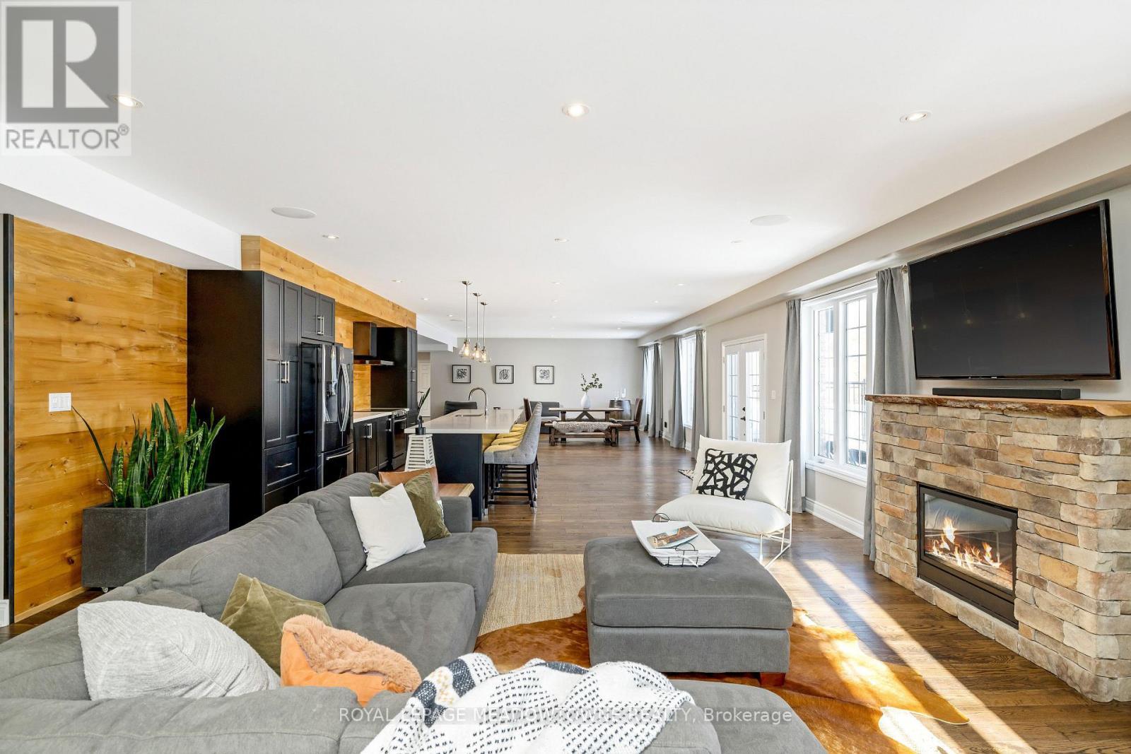 












11490 INGLIS DRIVE

,
Milton,




Ontario
L0P1B0

