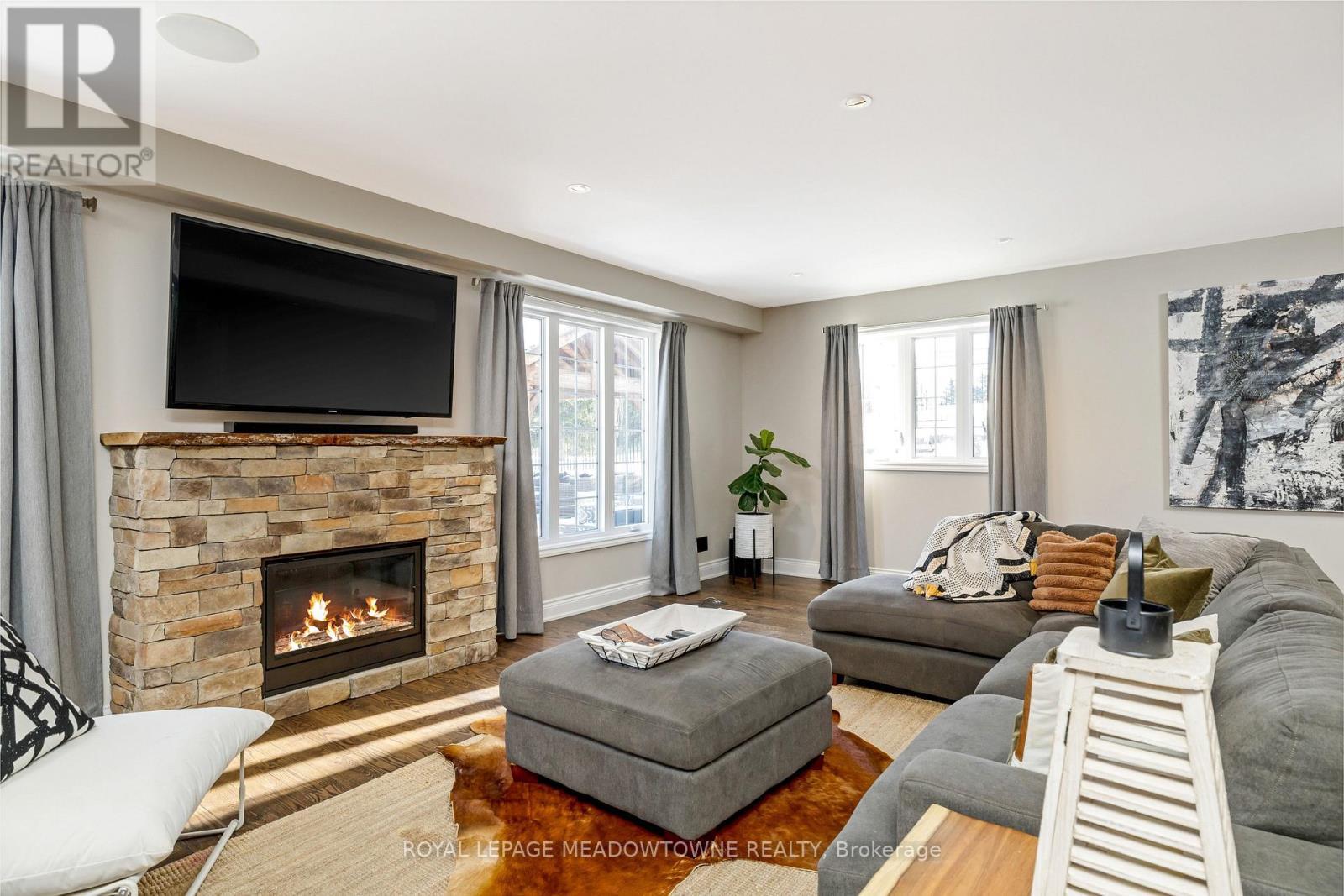 












11490 INGLIS DRIVE

,
Milton,




Ontario
L0P1B0

