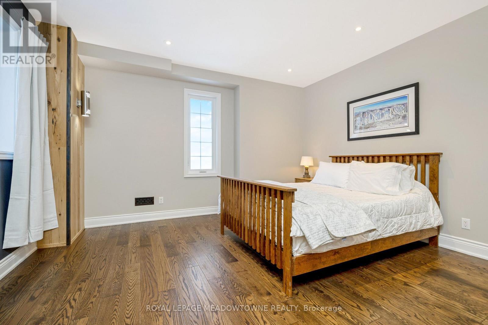 












11490 INGLIS DRIVE

,
Milton,




Ontario
L0P1B0


