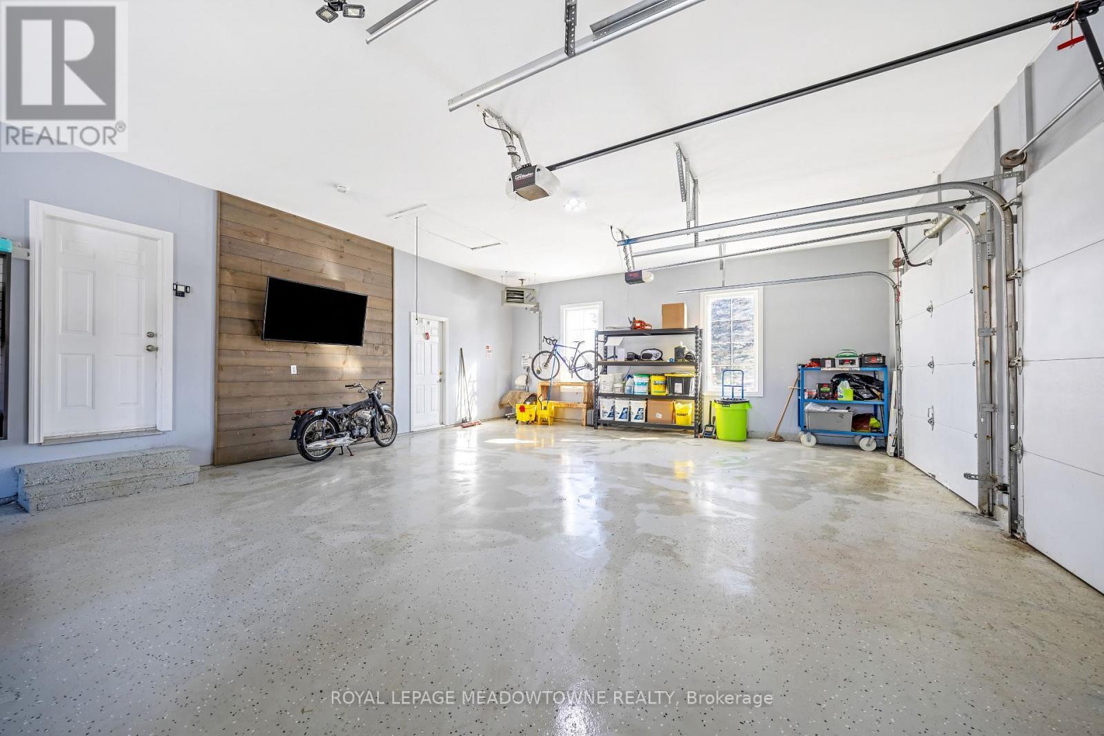 












11490 INGLIS DRIVE

,
Milton,




Ontario
L0P1B0


