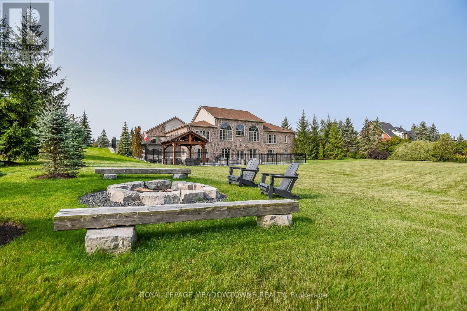 












11490 INGLIS DRIVE

,
Milton,




Ontario
L0P1B0

