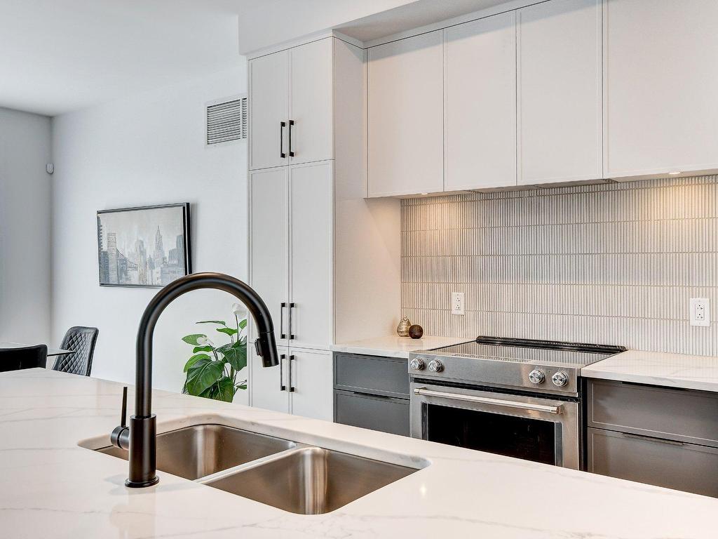 









3375


Rue Colbeck

,
Brossard,




QC
J4Z0S6

