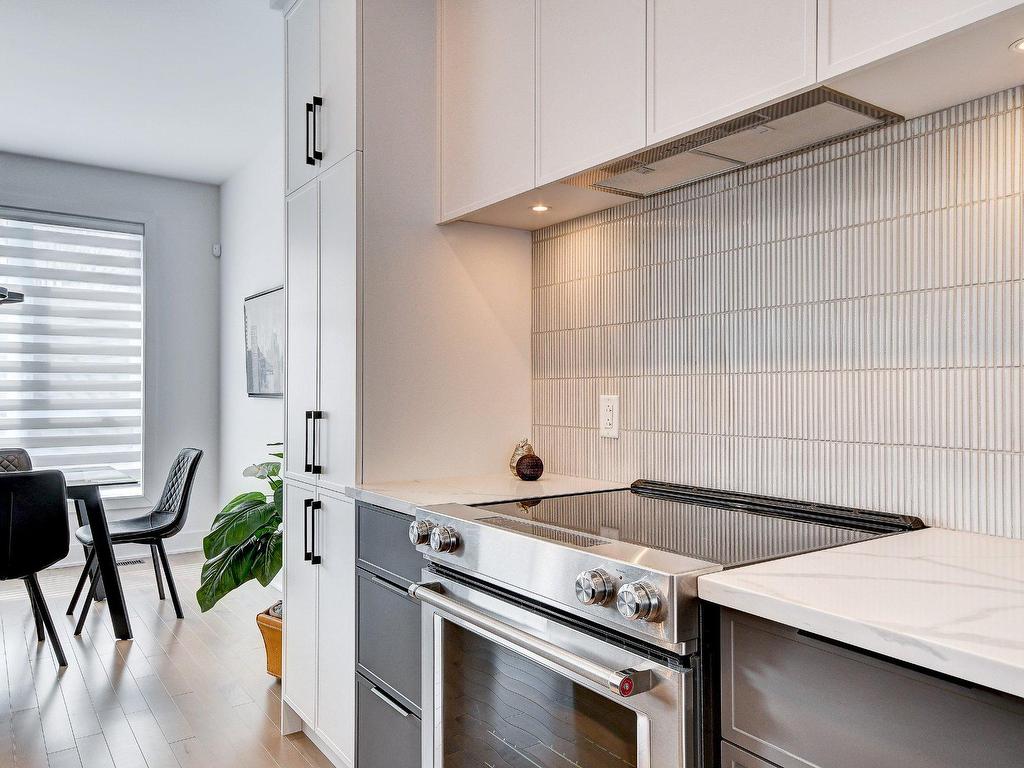 









3375


Rue Colbeck

,
Brossard,




QC
J4Z0S6

